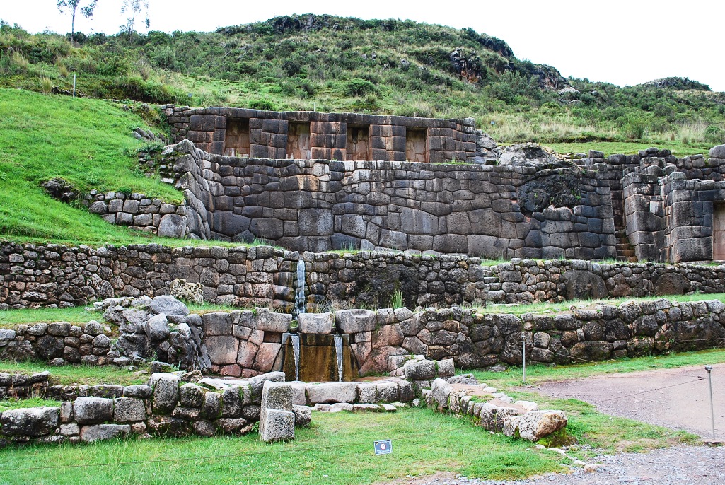 City tour - Tambomachay - baño del inca - sitio dedicado al culto al agua y al descanso de los gobernantes.