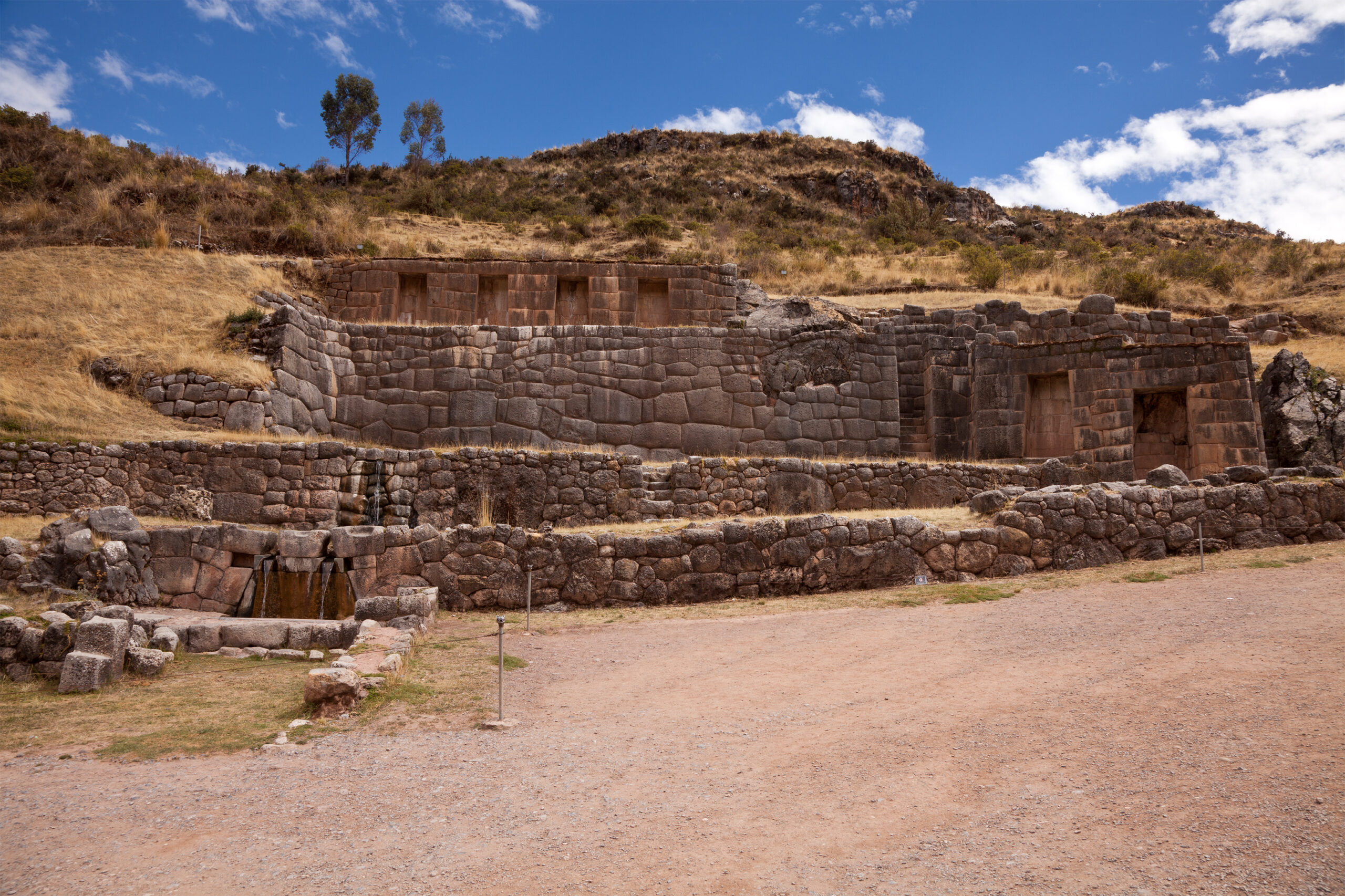 City tour - Tambomachay - baño del inca - sitio dedicado al culto al agua y al descanso de los gobernantes.