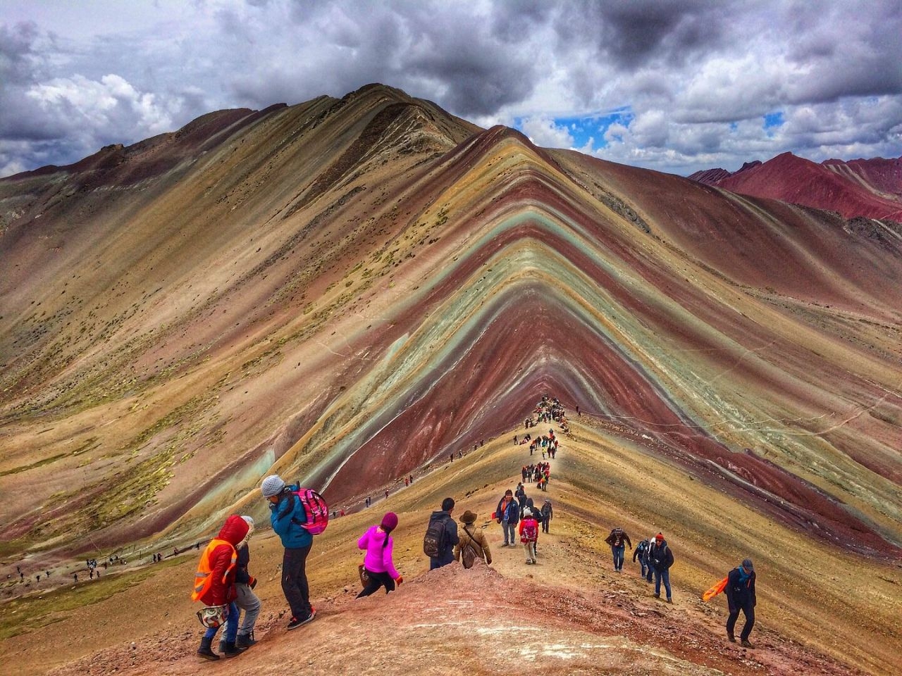 Tour a la montaña de colores - montaña de colores Vinicunca - afluencia de turistas