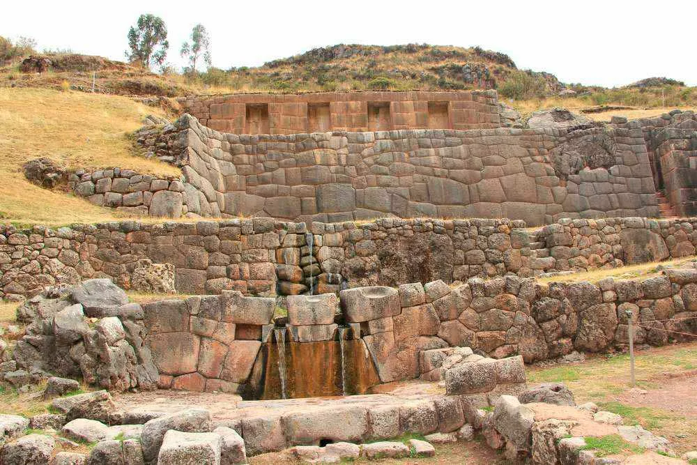 City tour - Tambomachay - baño del inca - sitio dedicado al culto al agua y al descanso de los gobernantes.
