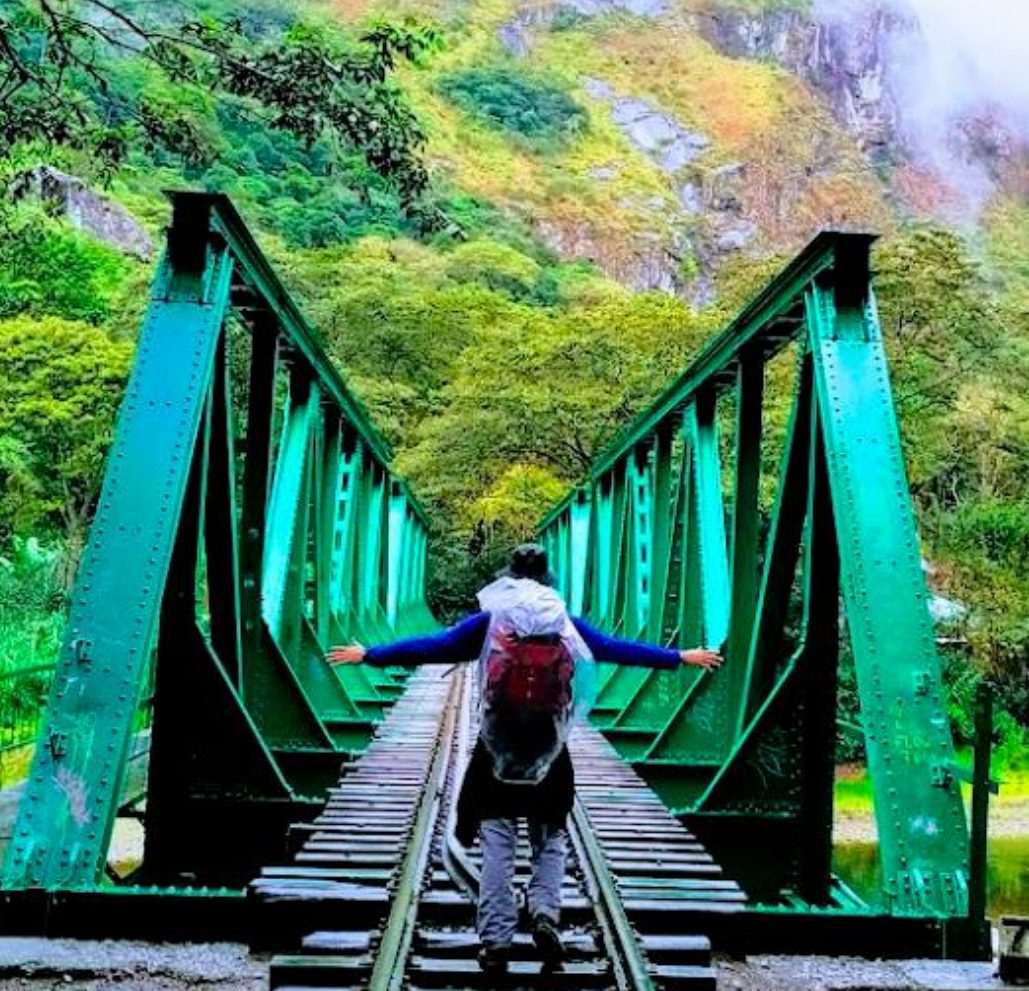 Tour a Machupicchu by Car - Camino via ferrata para la ciudadela de Machupicchu - Aguas Calientes