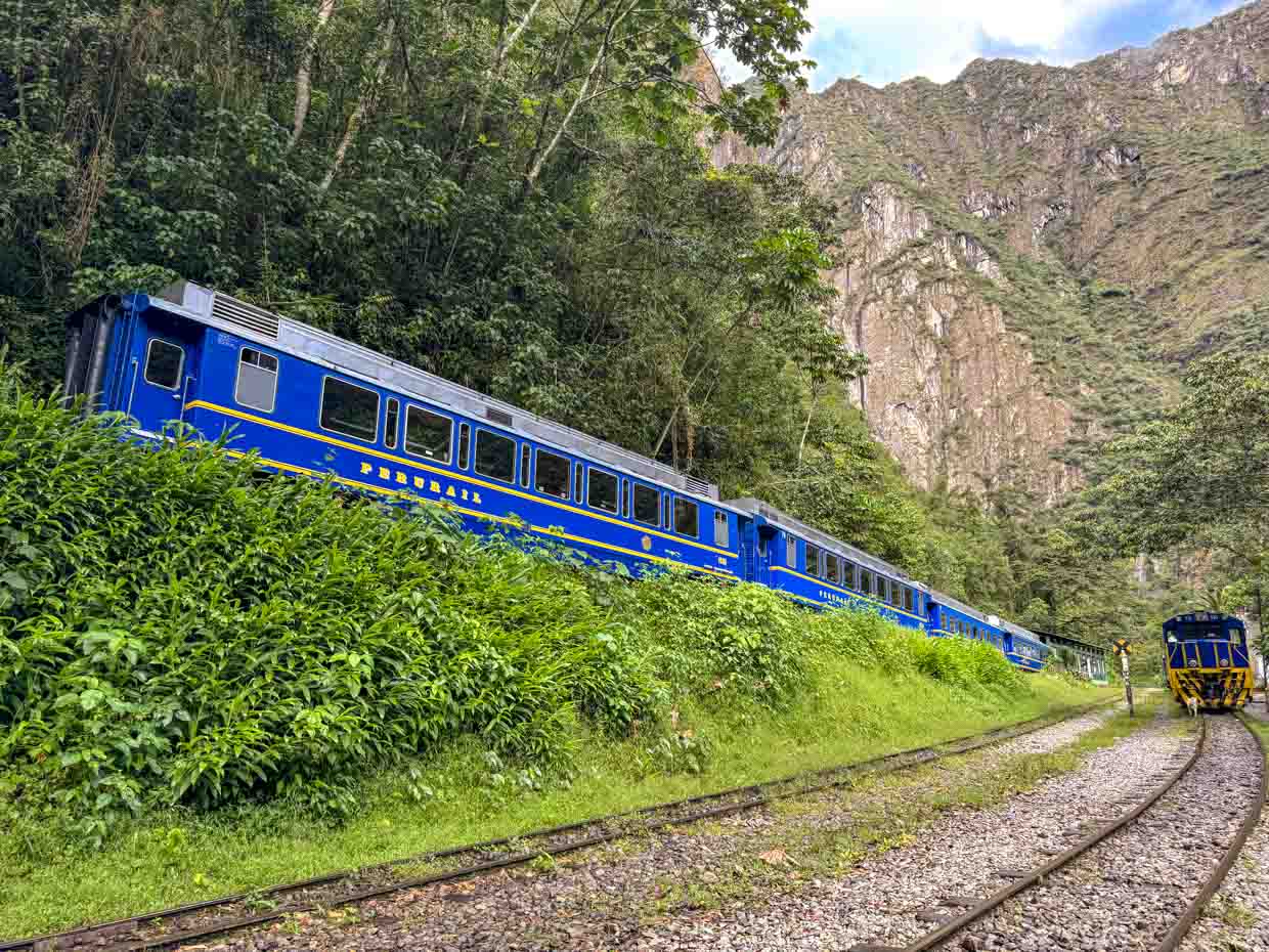 Tour a Machupicchu by car - via ferrata hacia machupicchu - tren peru rail