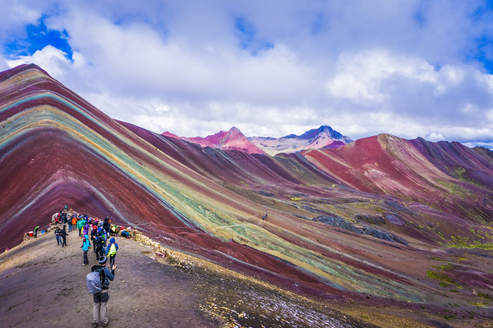 Tour a la montaña de colores - montaña de colores Vinicunca - afluencia de turistas